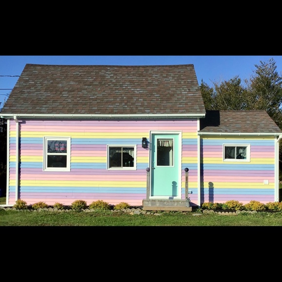 Meet your Posher, Erin - Picture 1 of 1